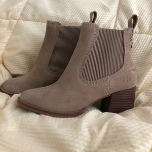 NEW W/o box UGG Australia Faye Booties- size 5